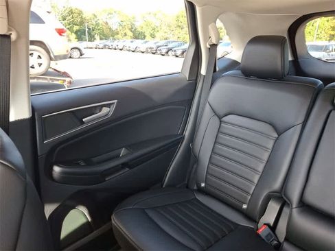 Used 2022 Ford Edge SEL w/ Convenience Package image 12