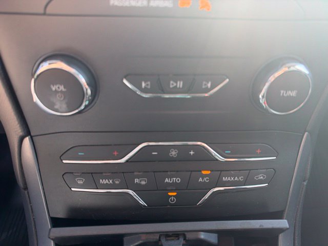 Used 2020 Ford Edge SE FWD image 18