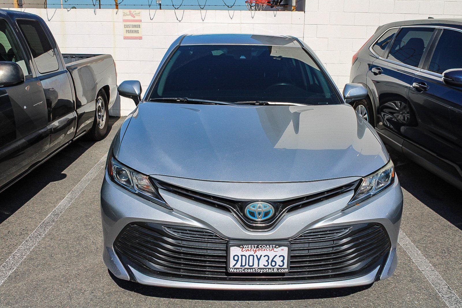 Used 2019 Toyota Camry LE FWD image 2