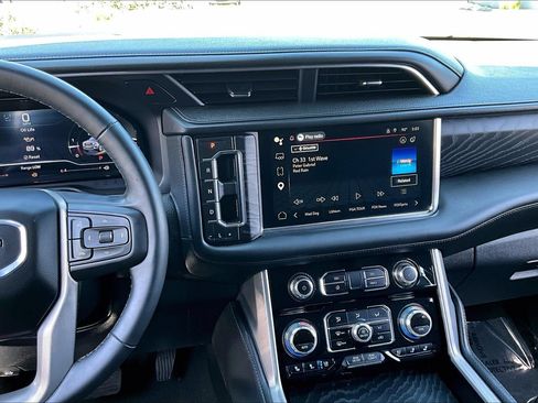 Used 2024 GMC Yukon Denali AWD/4WD image 8