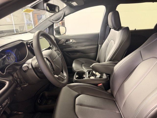 New 2027 Chrysler Pacifica Select w/ Family Tech Group FWD image 15