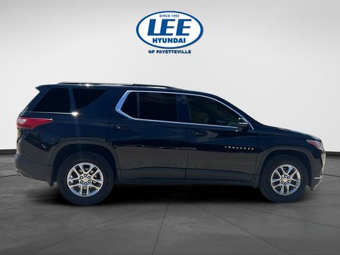 Used 2020 Chevrolet Traverse LT FWD image 2