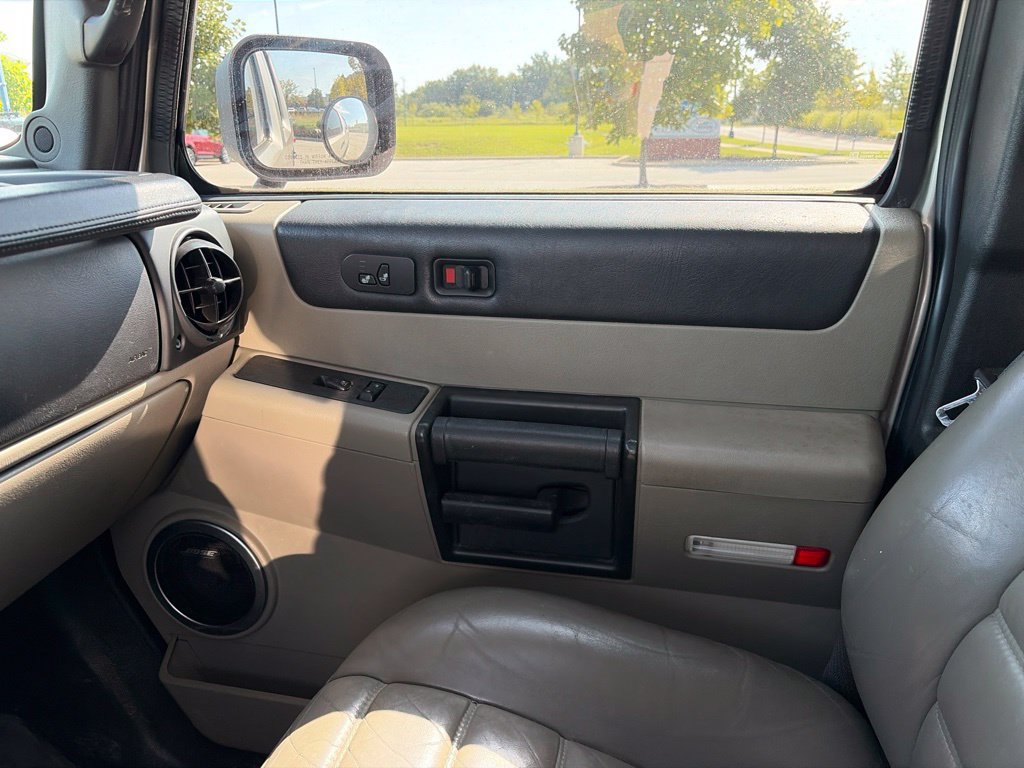Used 2005 HUMMER H2 SUT w/ Preferred Equipment Group AWD/4WD image 18