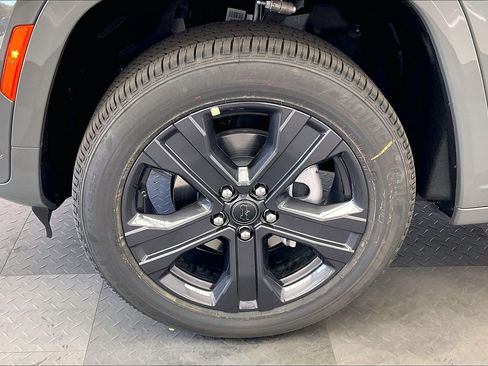 New 2027 Jeep Grand Cherokee Limited AWD/4WD image 14