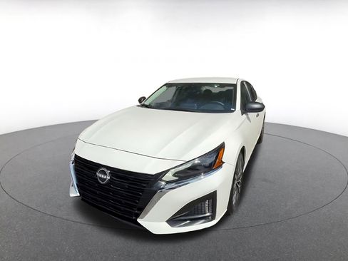 Used 2025 Nissan Altima 2.5 SV image 7