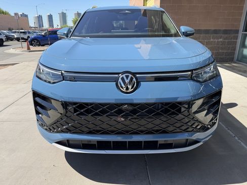 Used 2025 Volkswagen Tiguan SEL R-Line AWD/4WD image 10