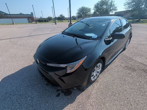 Used 2025 Toyota Corolla LE FWD image 11