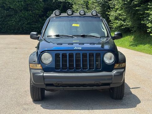 Used 2005 Jeep Liberty Renegade w/ Luxury Group AWD/4WD image 3