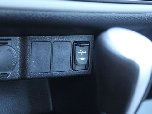 Used 2018 Toyota Corolla LE FWD image 31