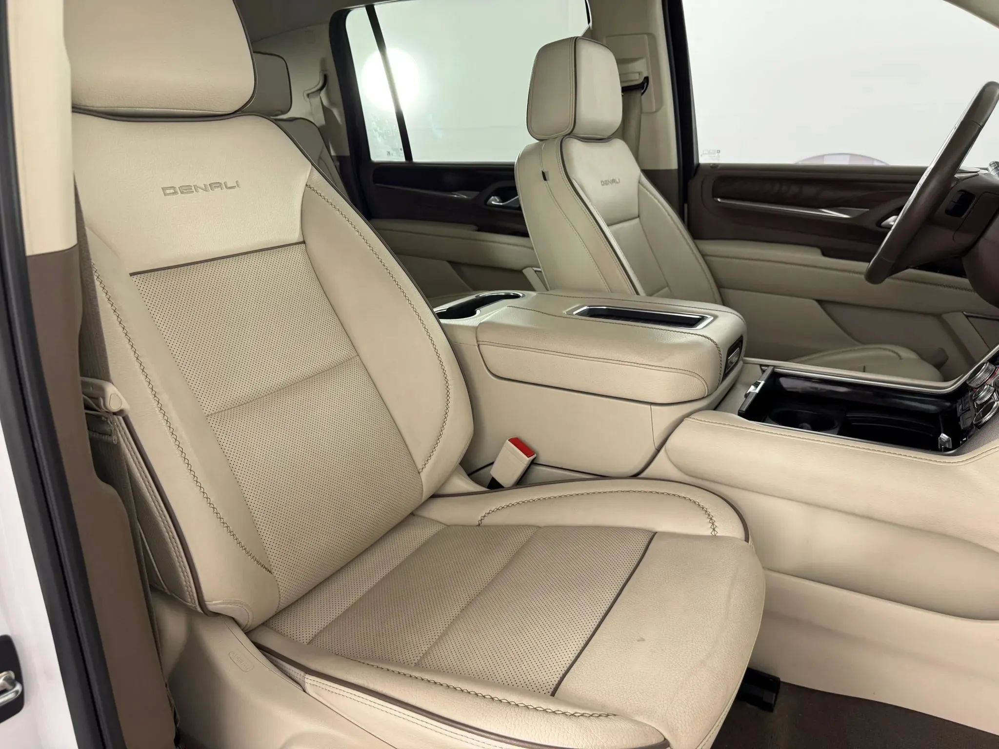 Used 2022 GMC Yukon XL Denali AWD/4WD image 37