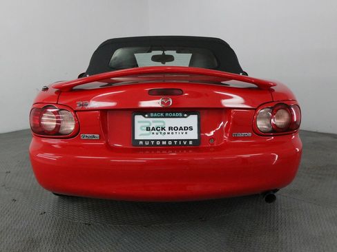 Used 2002 MAZDA MX-5 Miata RWD image 8