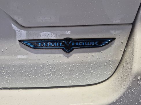 Used 2022 Jeep Grand Cherokee Trailhawk w/ Advanced Protech Group II AWD/4WD image 11