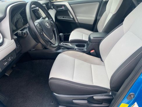 Used 2018 Toyota RAV4 XLE AWD/4WD image 34