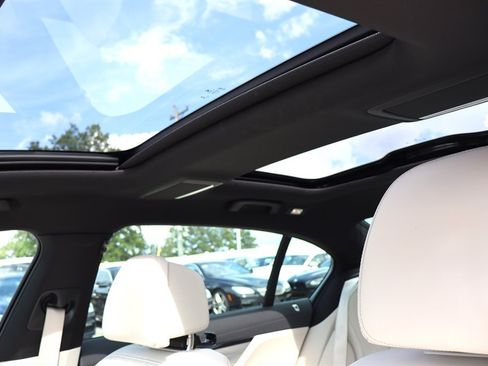 Used 2020 BMW 740i w/ M Sport Package RWD image 28