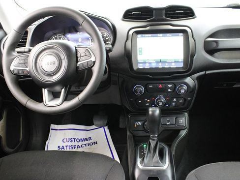Used 2023 Jeep Renegade Latitude AWD/4WD image 9