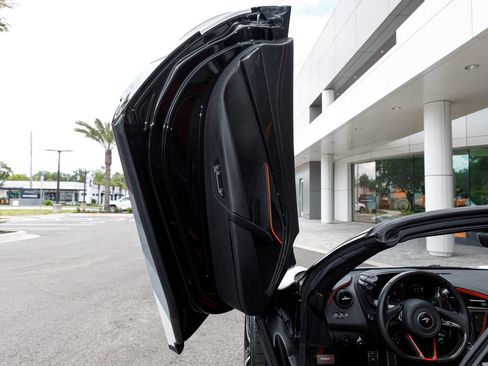 Used 2024 McLaren 750S Spider RWD image 59