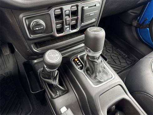 Used 2025 Jeep Gladiator Sport image 26