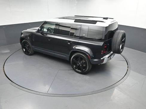 Used 2021 Land Rover Defender 110 SE image 33