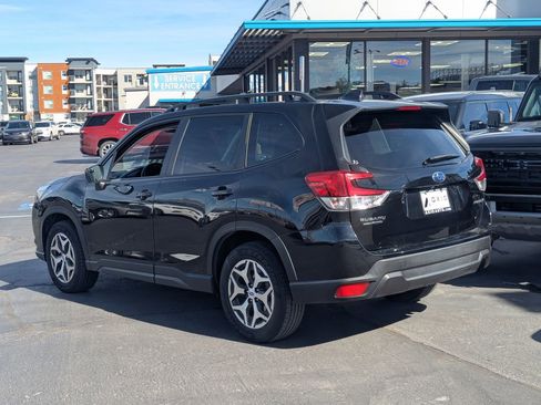 Used 2022 Subaru Forester Premium image 7