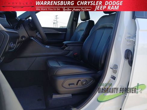 New 2025 Jeep Grand Cherokee L Limited w/ Luxury Tech Group II image 12