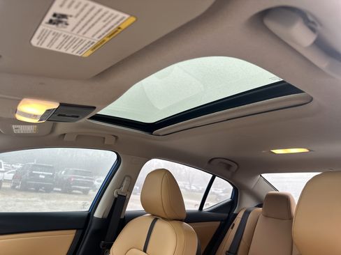 Used 2024 Nissan Sentra SV w/ SV Premium Package image 31