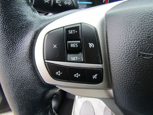 Used 2022 Ford Explorer XLT w/ Equipment Group 202A image 22