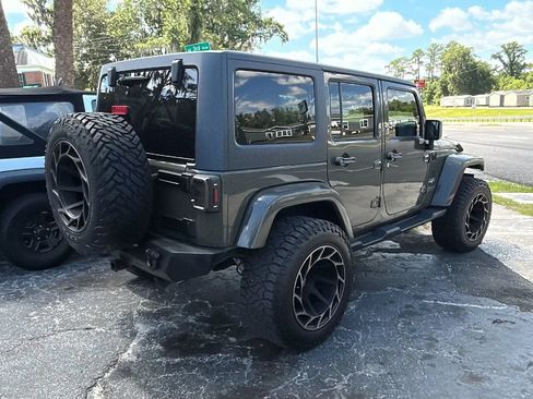 Used 2016 Jeep Wrangler Unlimited Sahara w/ Max Tow Package AWD/4WD image 4