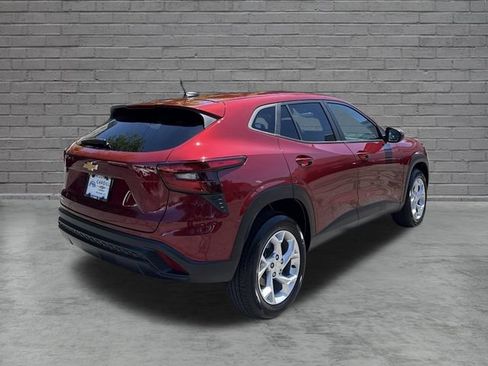 Used 2025 Chevrolet Trax LS w/ LS Convenience Package FWD image 7