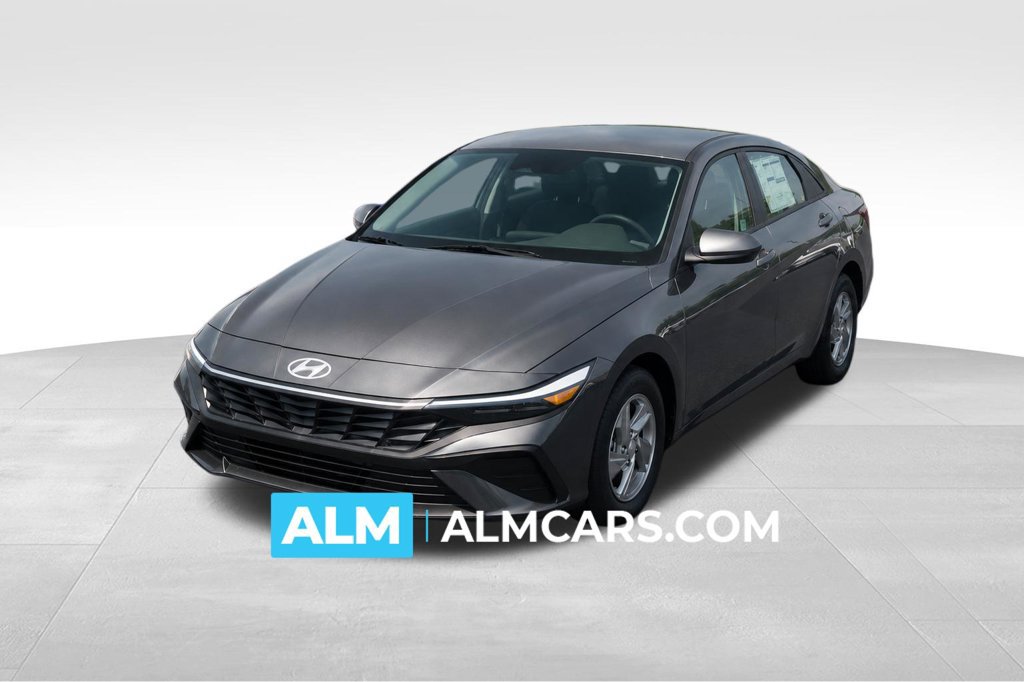 Used 2026 Hyundai Elantra SE FWD image 1