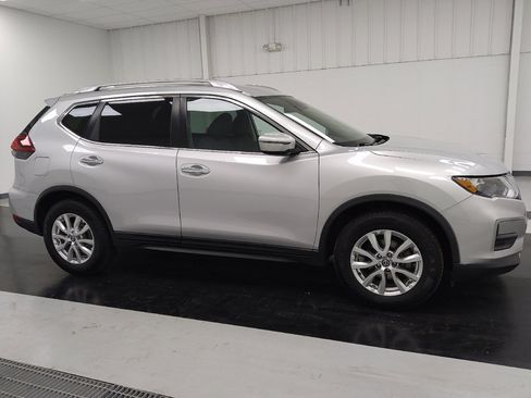 Used 2019 Nissan Rogue S w/ Special Edition Package FWD image 11