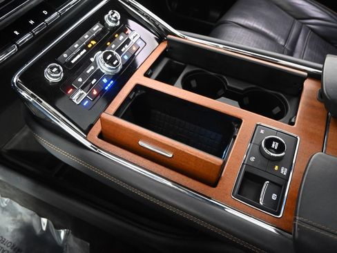 Certified 2024 Lincoln Navigator Black Label AWD/4WD image 33
