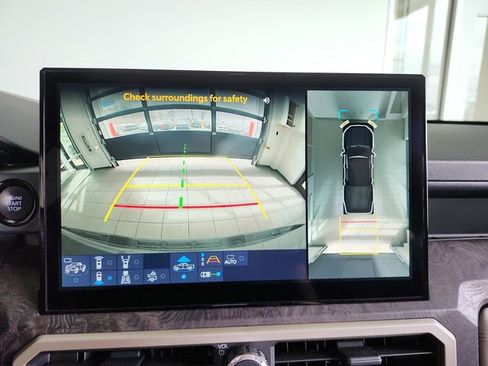 Used 2024 Toyota Tacoma Limited w/ Limited Package (LT) image 16