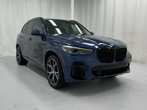 Used 2022 BMW X5 xDrive45e w/ M Sport Package AWD/4WD image 2