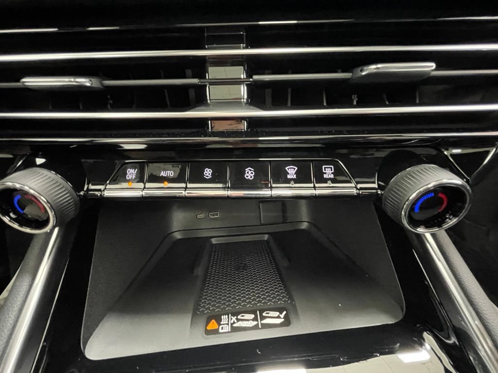 New 2026 Chevrolet Traverse RS w/ LPO, Floor Liner Package AWD/4WD image 31
