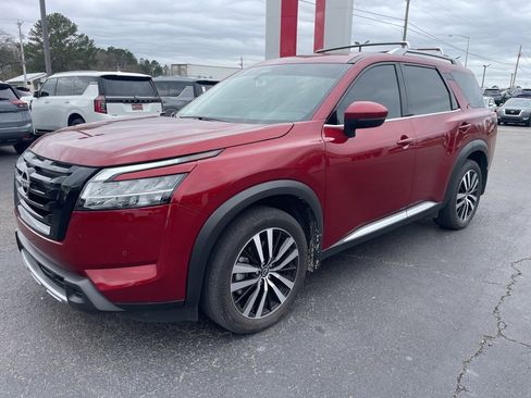 Used 2024 Nissan Pathfinder Platinum image 6