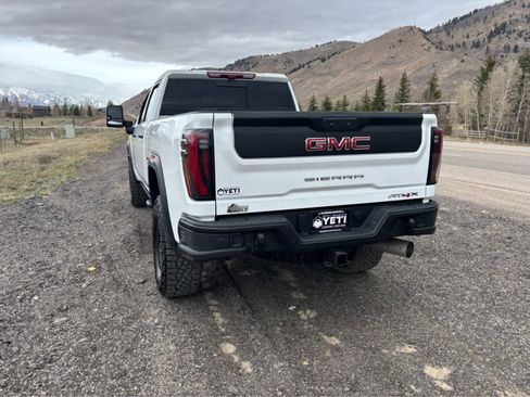 Used 2025 GMC Sierra 2500 AT4X w/ AT4X AEV Edition image 7