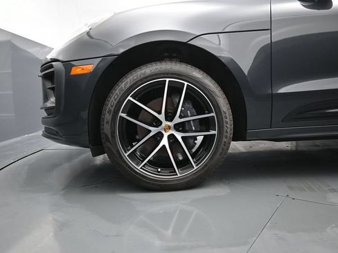 Certified 2025 Porsche Macan AWD/4WD image 9