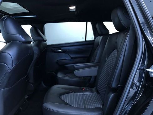 Certified 2025 Toyota Highlander XSE AWD/4WD image 22