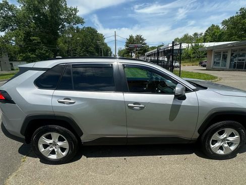Used 2021 Toyota RAV4 LE AWD/4WD image 4