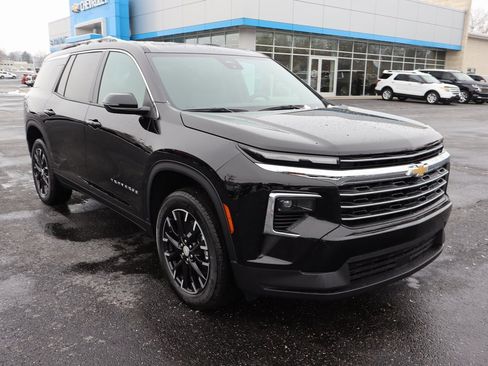 Used 2025 Chevrolet Traverse LT w/ Sun and Wheel Package image 3