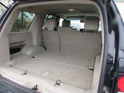 Used 2006 Ford Explorer XLT image 28