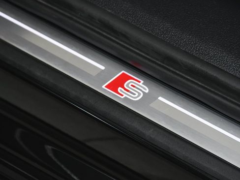 Used 2025 Audi A6 Premium Plus image 11