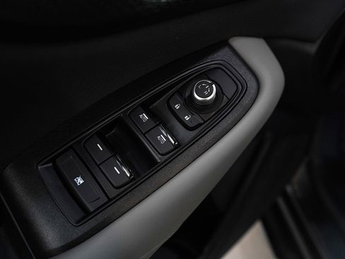 Used 2025 Subaru Outback Premium image 19