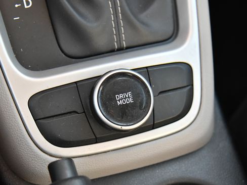 Used 2023 Hyundai Venue SEL w/ Cargo Package image 25