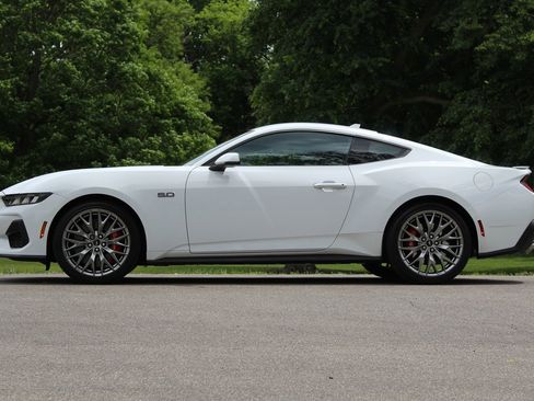 Used 2024 Ford Mustang GT Premium RWD image 5