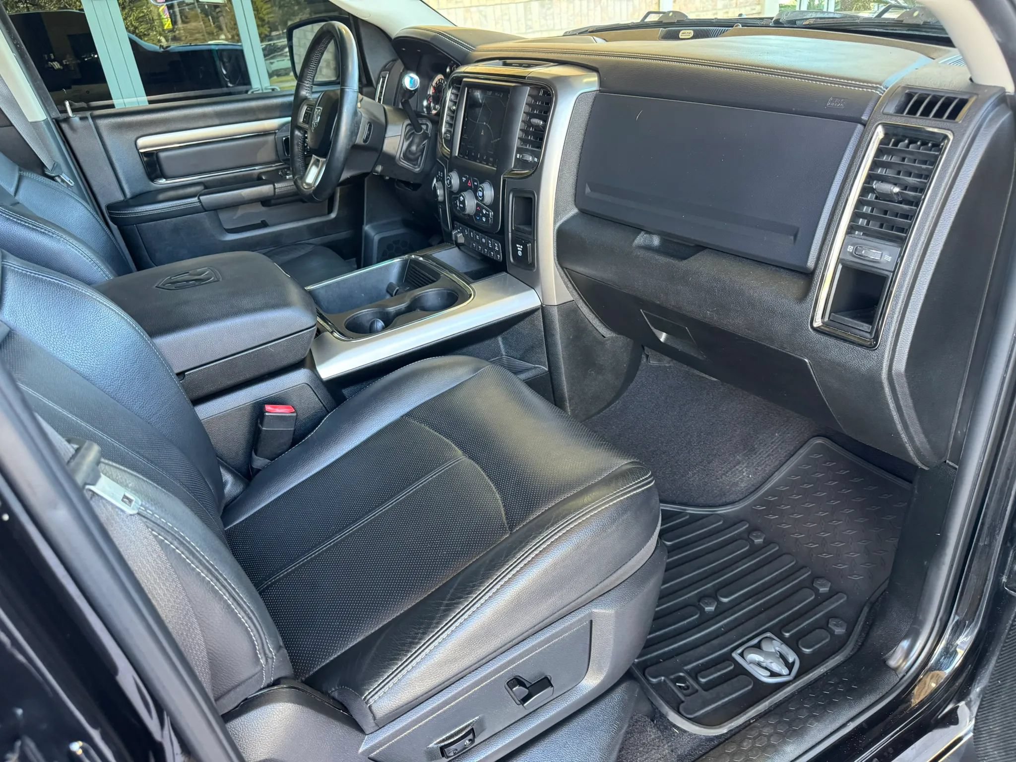 Used 2018 RAM 2500 Laramie w/ Sport Appearance Group AWD/4WD image 31