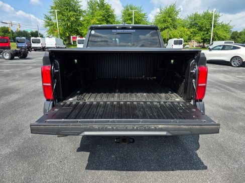 Used 2024 Toyota Tacoma TRD Sport w/ TRD Sport Upgrade Package AWD/4WD image 9