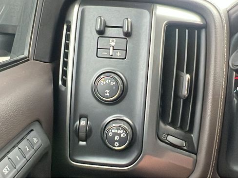 Used 2018 Chevrolet Silverado 2500 LTZ w/ LTZ Plus Package image 32