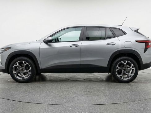 Used 2025 Chevrolet Trax LT FWD image 5
