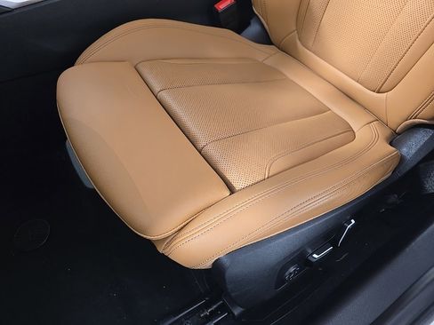 Certified 2024 BMW 330i xDrive Sedan w/ Convenience Package image 12